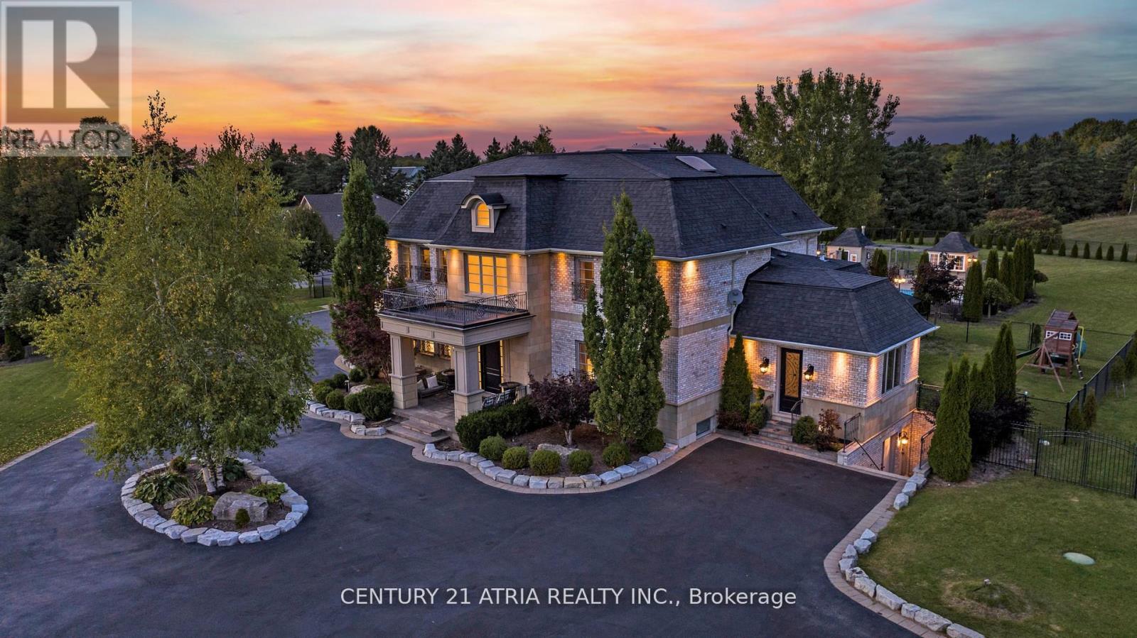 111 LAKE WOODS DRIVE