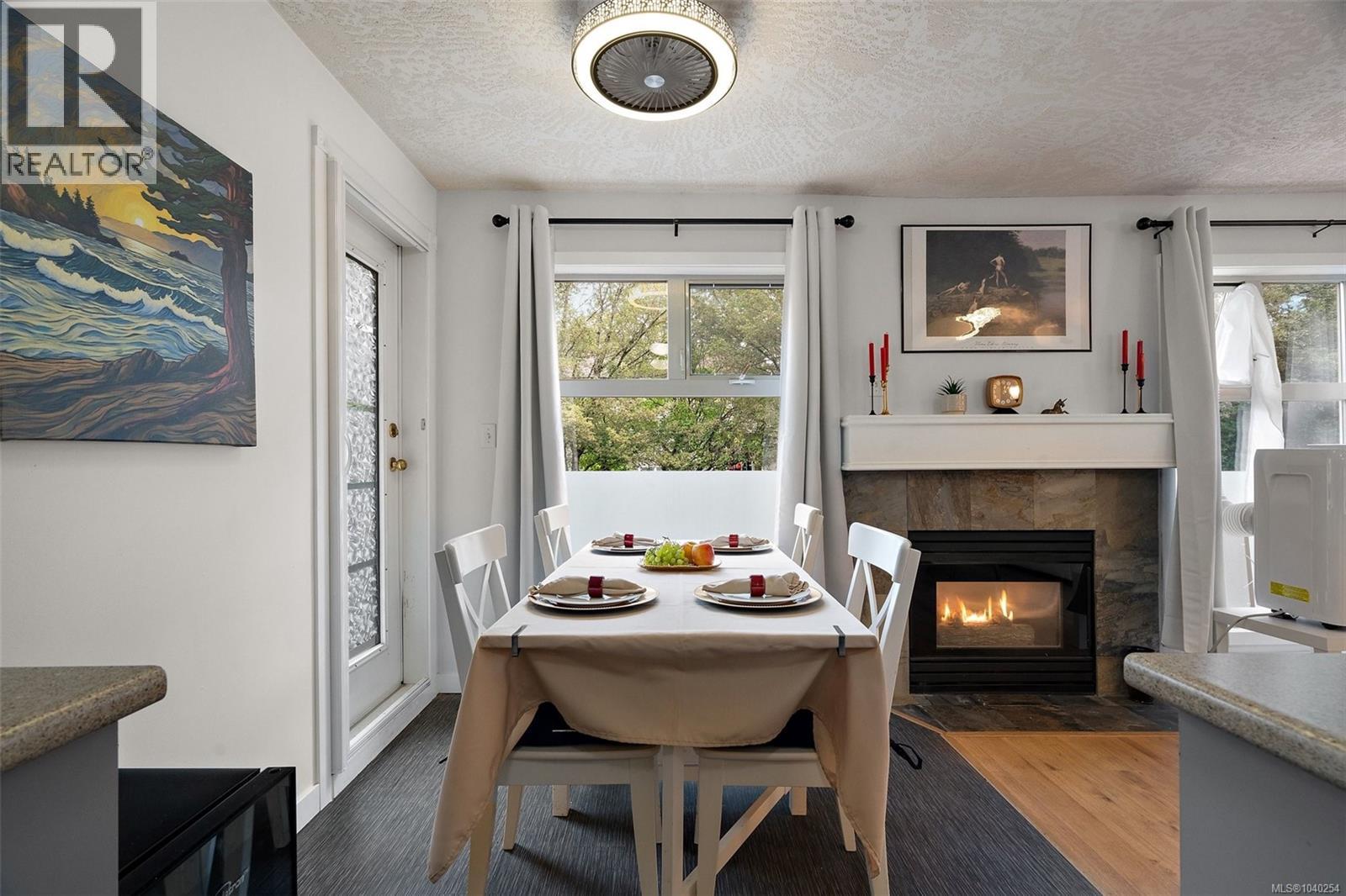206 2527 Quadra St