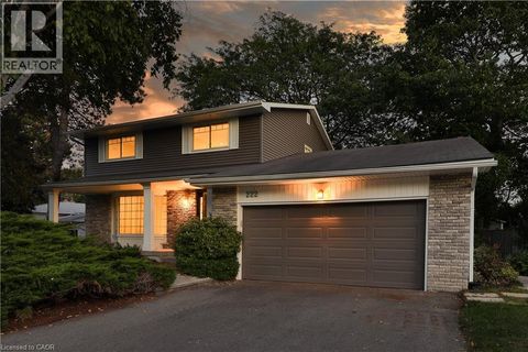 222 VANCE Drive Oakville ON L6L3L1