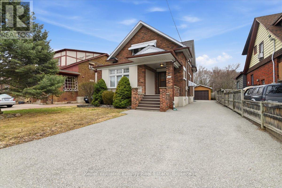 482 SIMCOE STREET N
