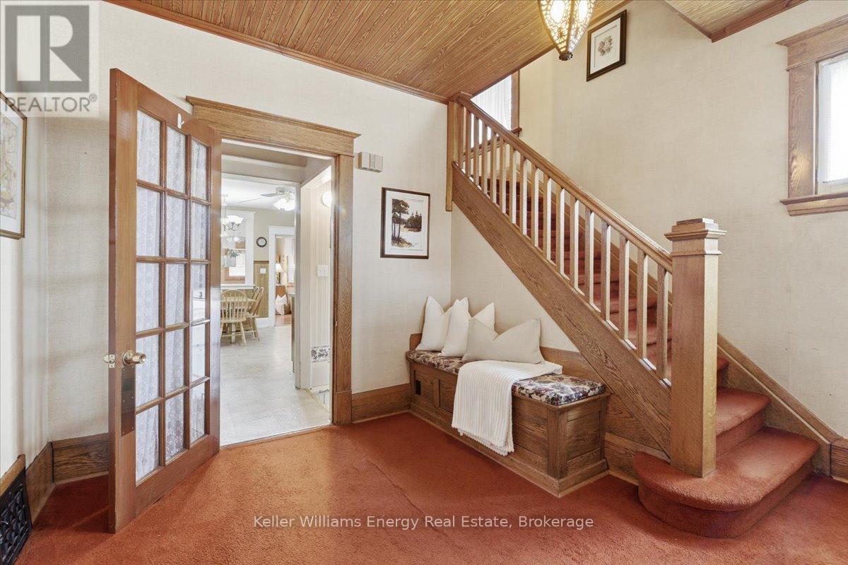 482 SIMCOE STREET N