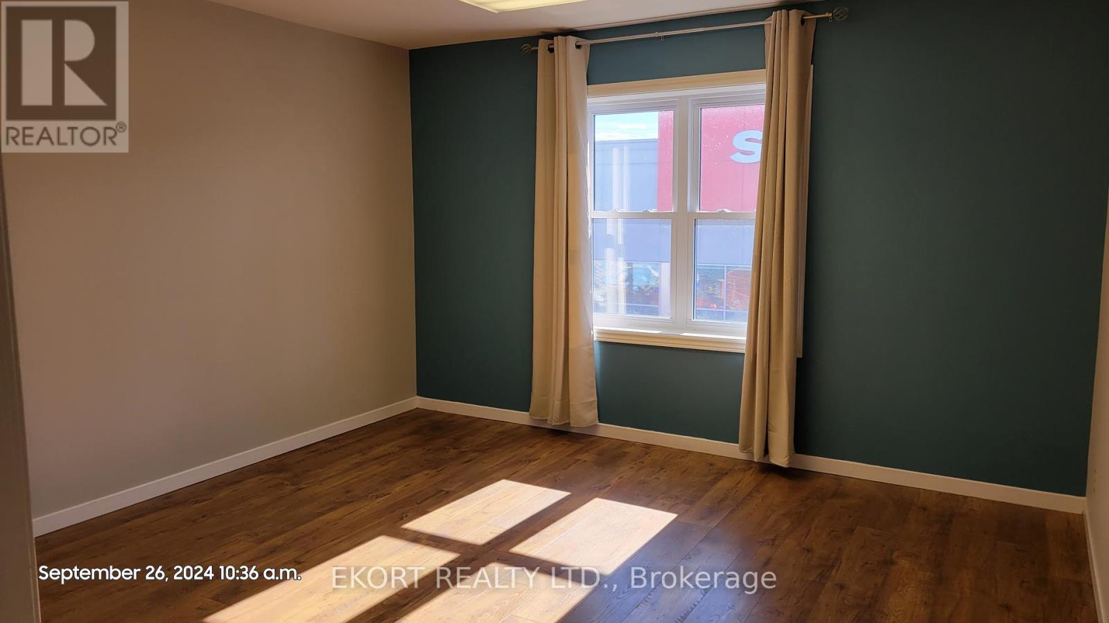 203 - A-82 DUNDAS STREET W