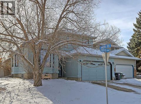 9 Hunters Mews Okotoks AB T1S1M2