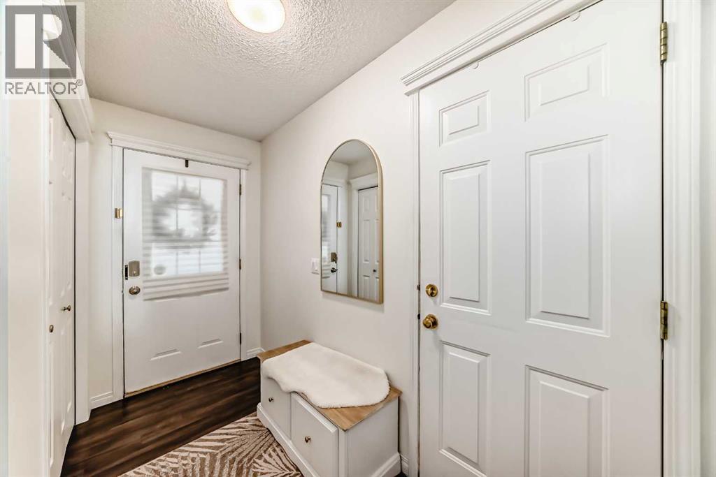 110 Country Hills Cove NW