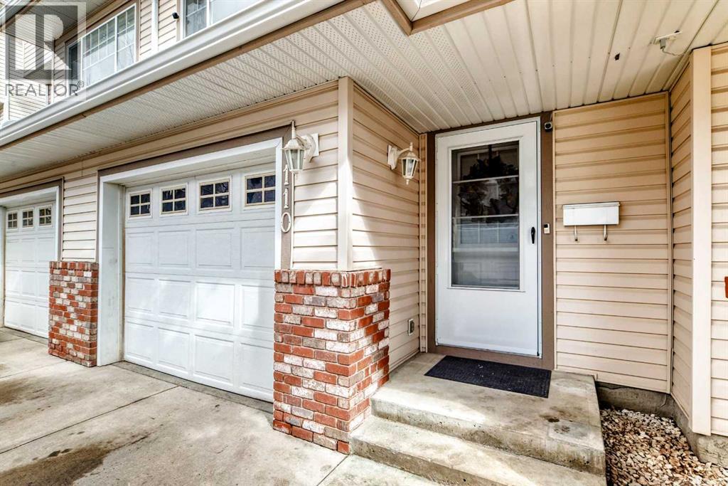 110 Country Hills Cove NW