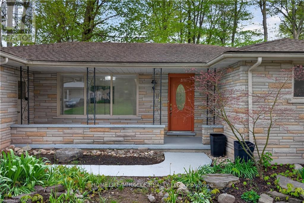 217 PINEGROVE CRESCENT