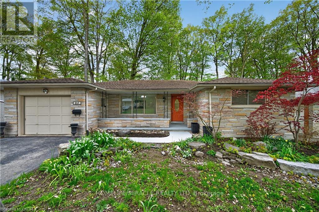 217 PINEGROVE CRESCENT