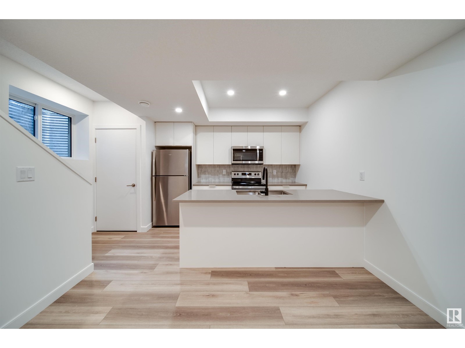 8522 80 AV NW NW