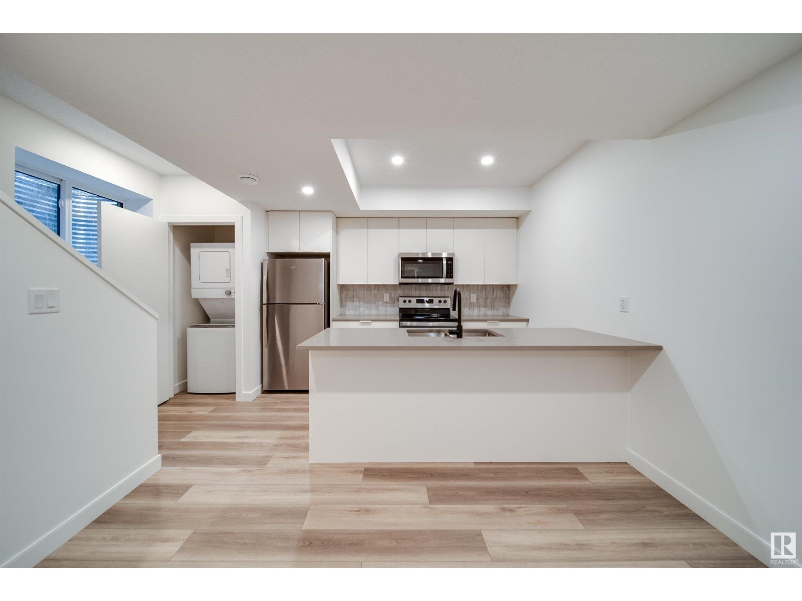 8522 80 AV NW NW