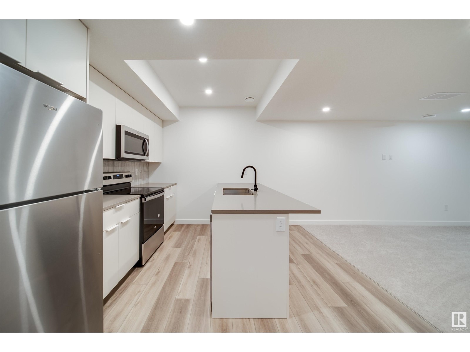 8522 80 AV NW NW
