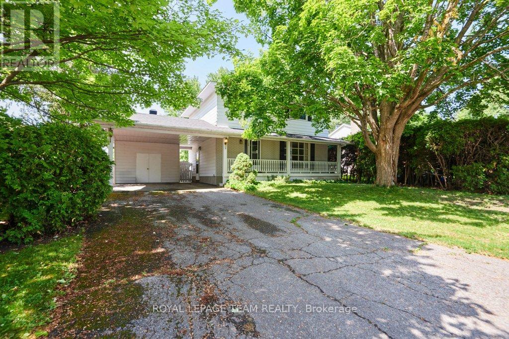 16 KEEWATIN CRESCENT