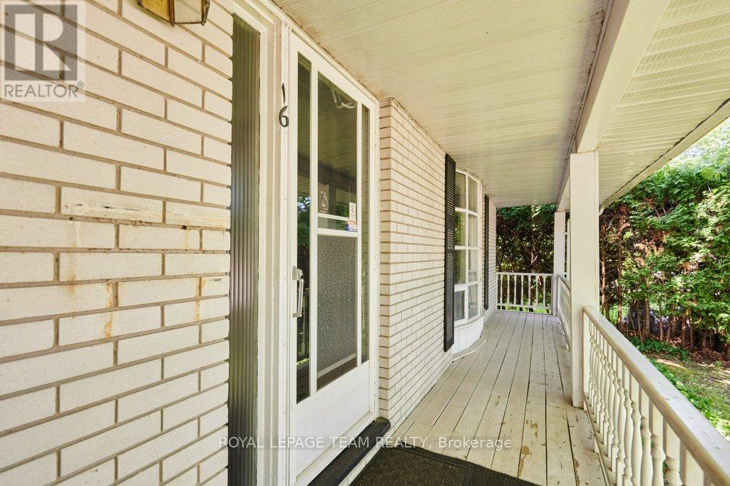 16 KEEWATIN CRESCENT