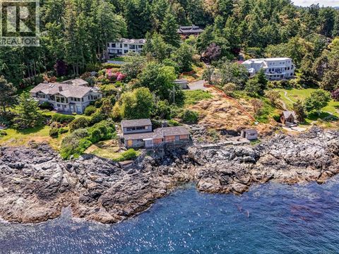 6000 Lockehaven Dr Saanich BC V8N4J5