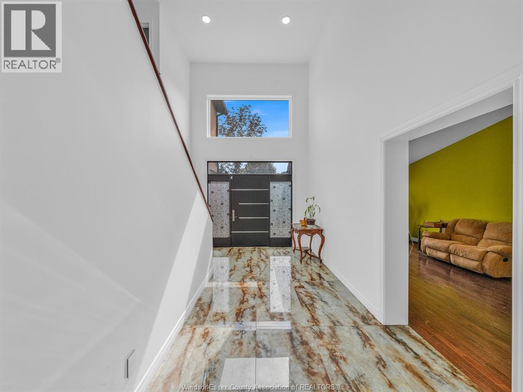 1098 STONEYBROOK CRESCENT