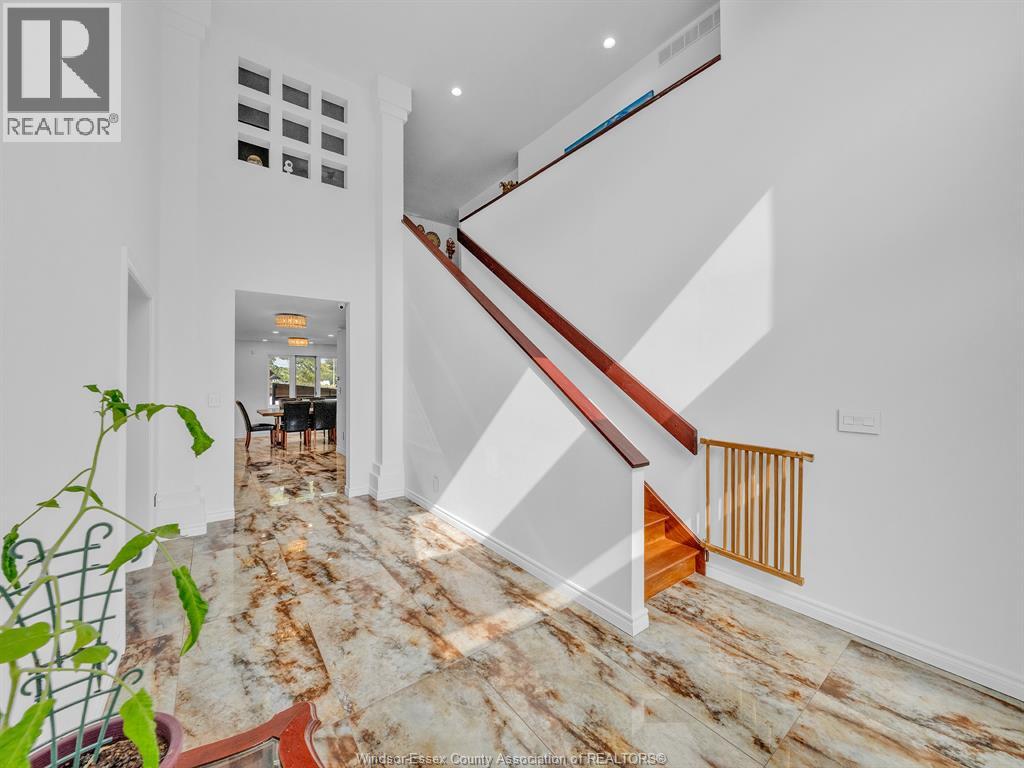 1098 STONEYBROOK CRESCENT