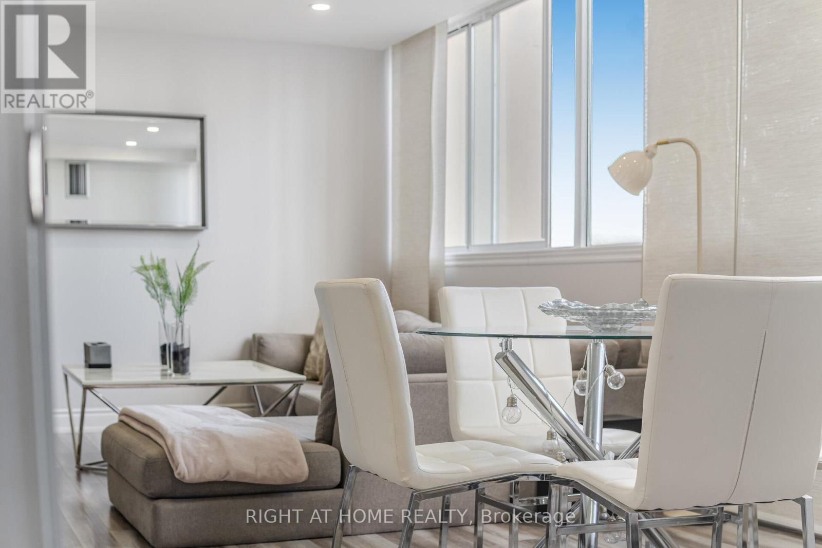 1209 - 3590 KANEFF CRESCENT