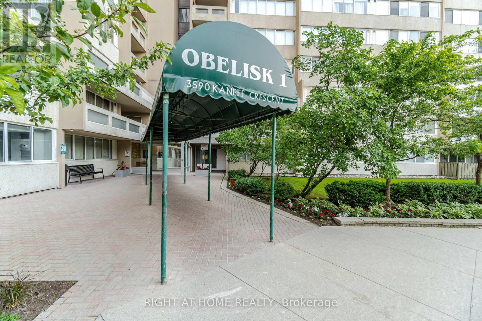 1209 - 3590 KANEFF CRESCENT