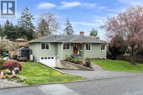 3903 Lauder Rd Saanich BC V8N4H3