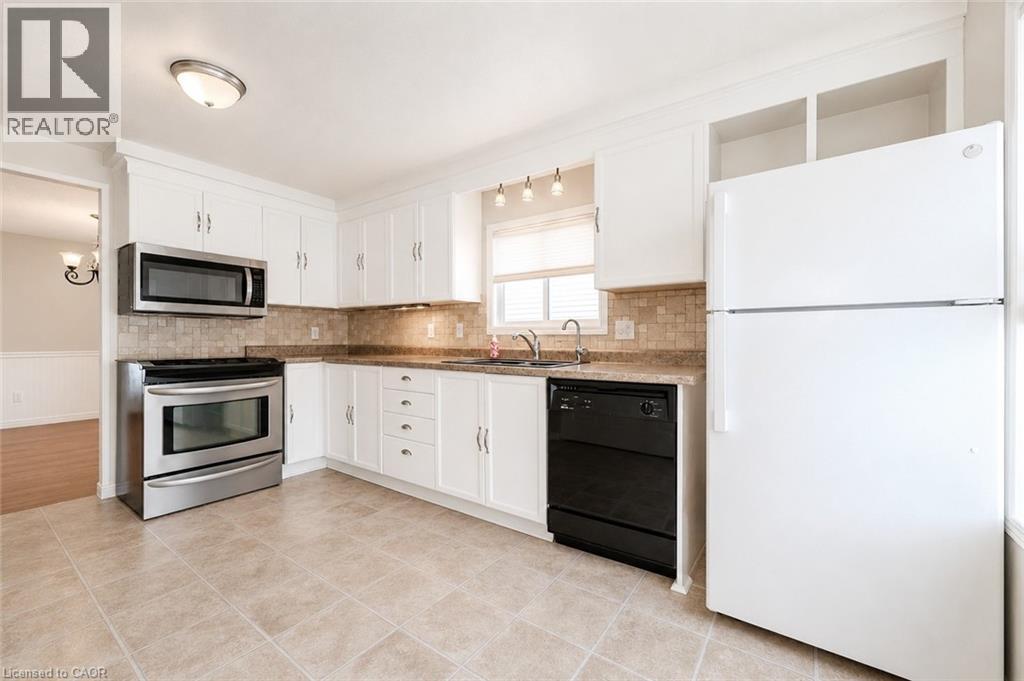3 ROLLING BROOK Lane