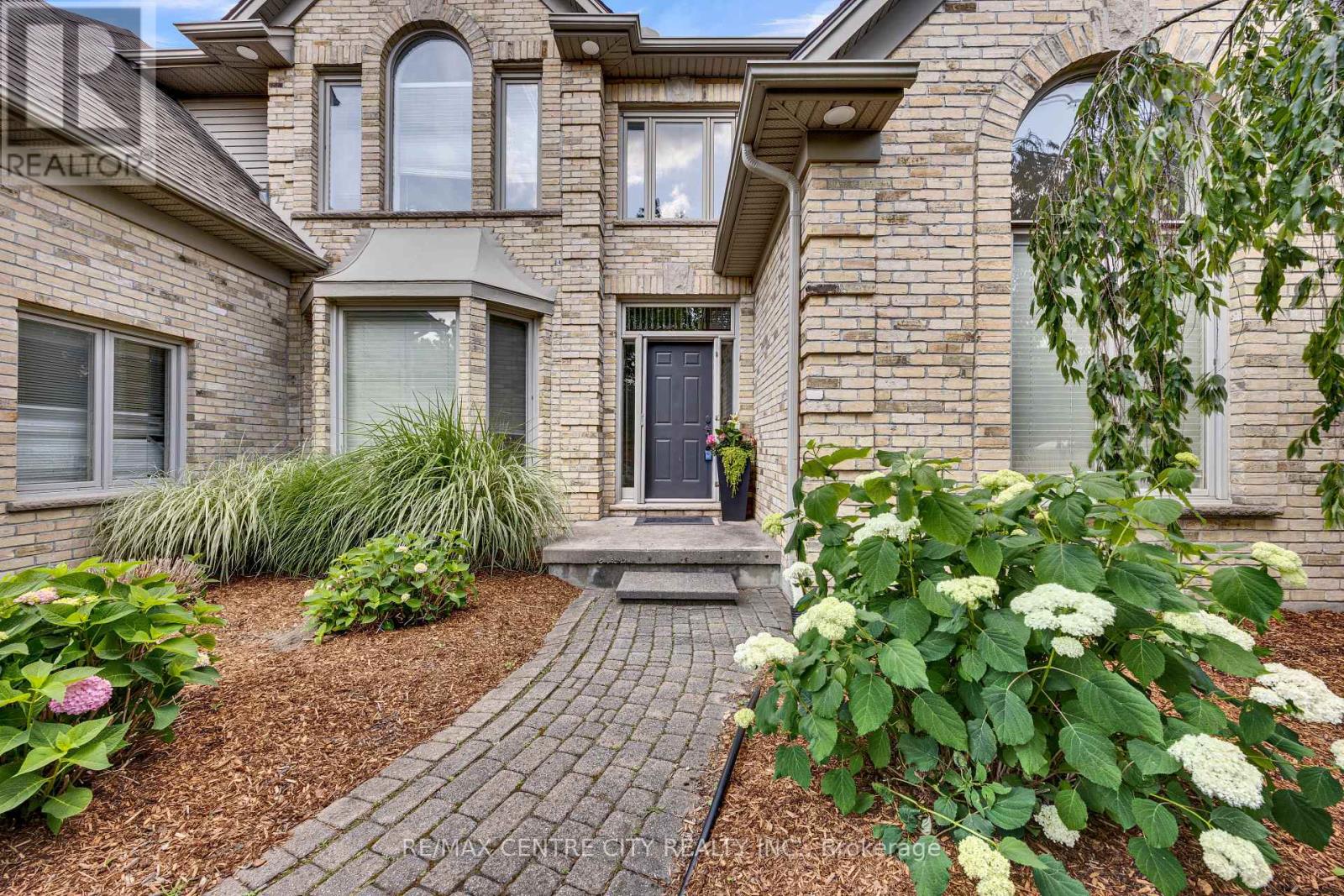2 HAVENWOOD WAY