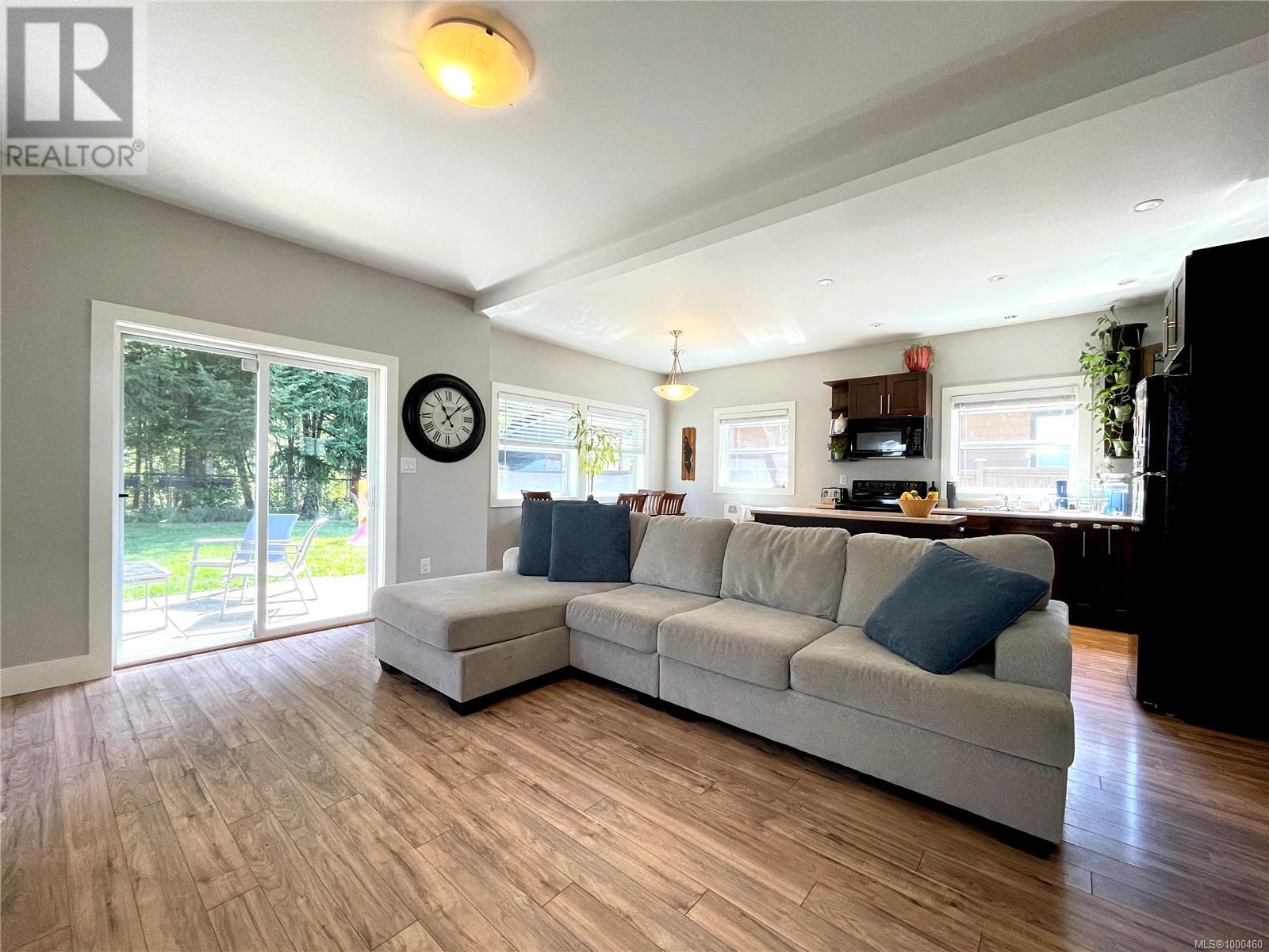 1043 Skylar Cir