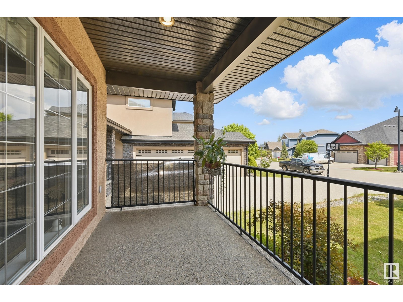 515 Callaghan Pt SW