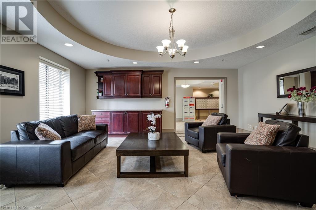 47 CAROLINE Street N Unit# 210