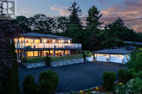 834 Royal Oak Ave Saanich BC V8X3T2