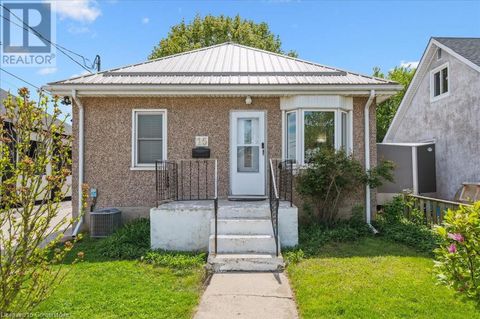 15 JARVIS Street Cambridge ON N1R1G7