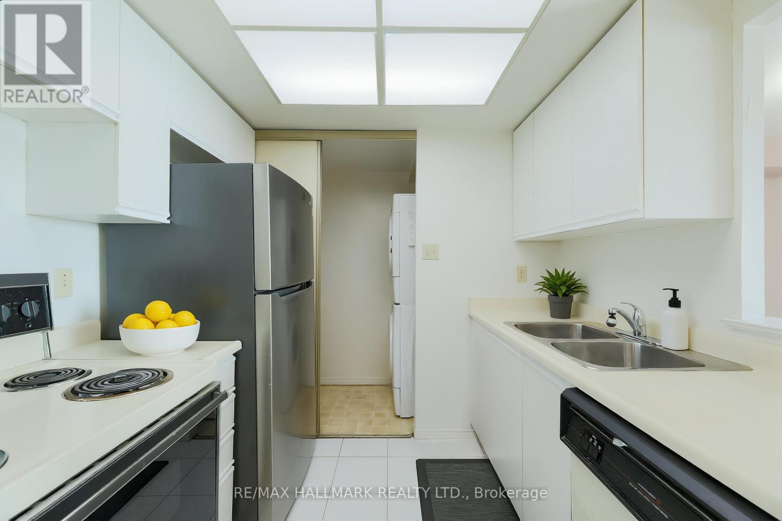 525 - 3 GREYSTONE WALK DRIVE