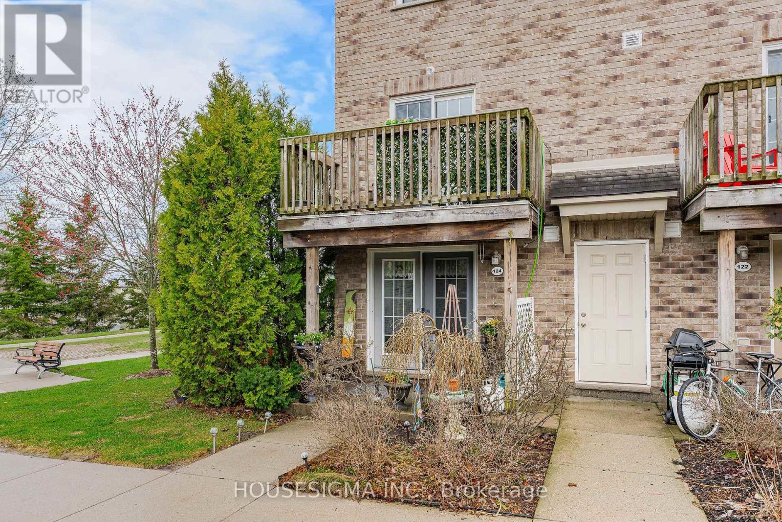 124 - 35 MOUNTFORD DRIVE