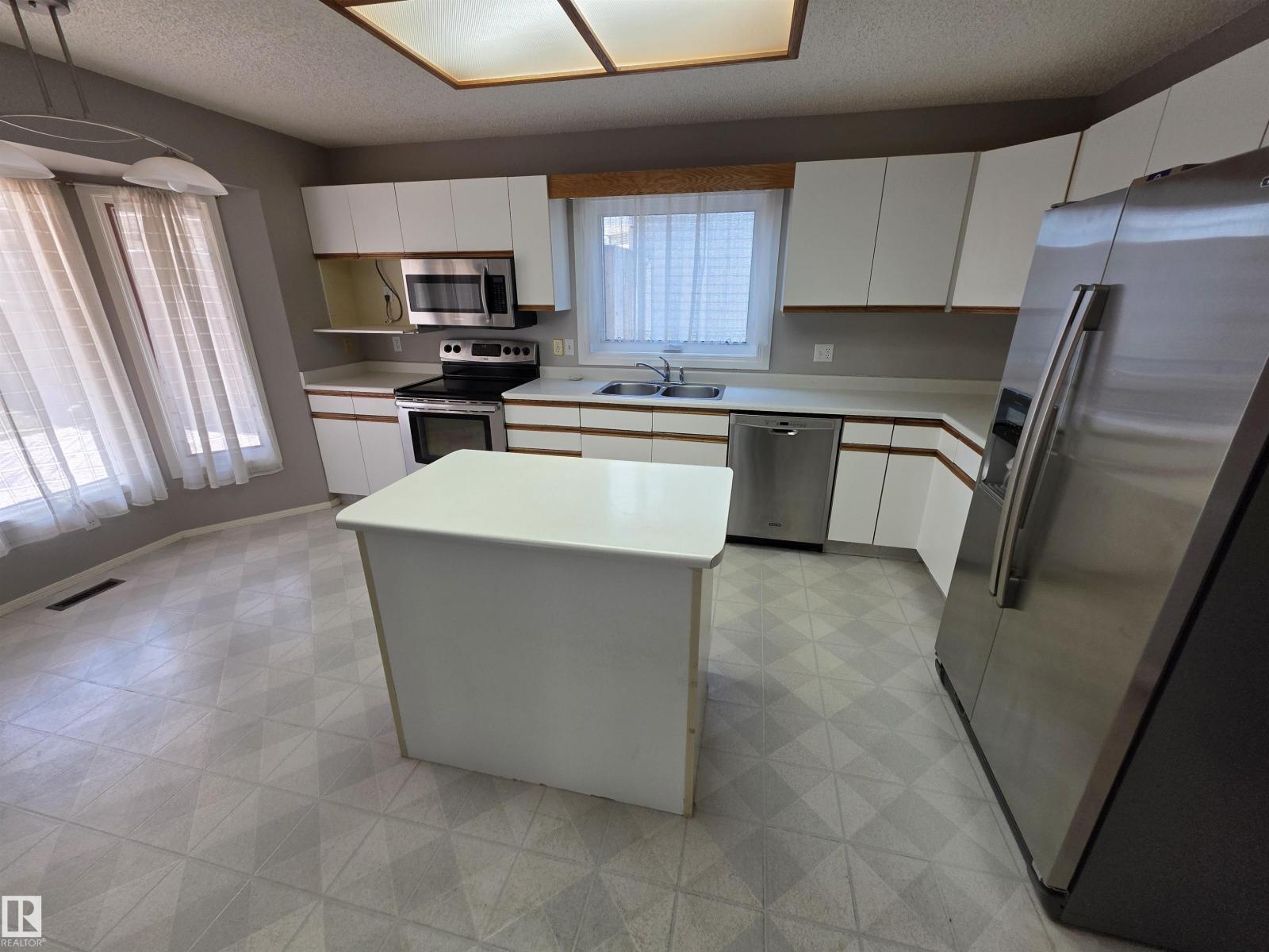 18911 80 AV NW NW