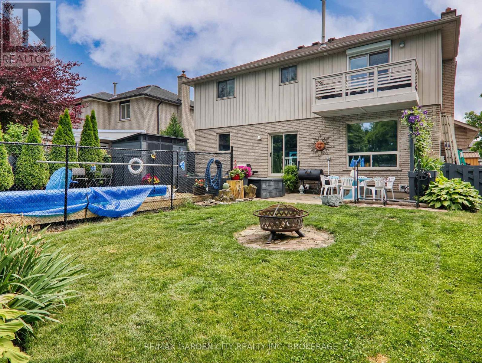 25 SUMNER CRESCENT