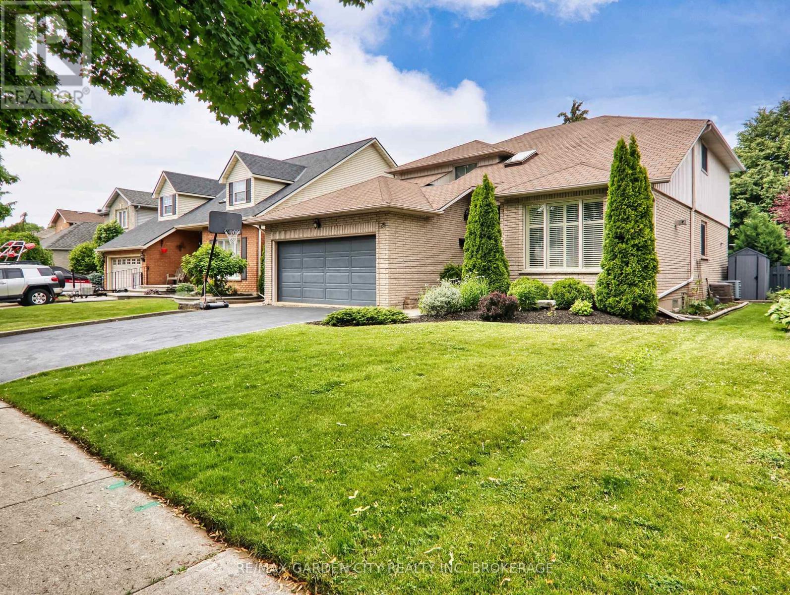 25 SUMNER CRESCENT