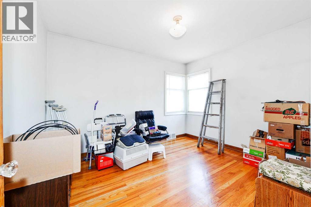 1917 Mountview Crescent NE