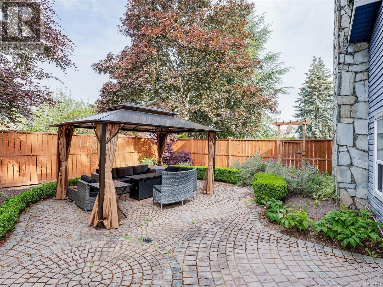 793 Kona Cres