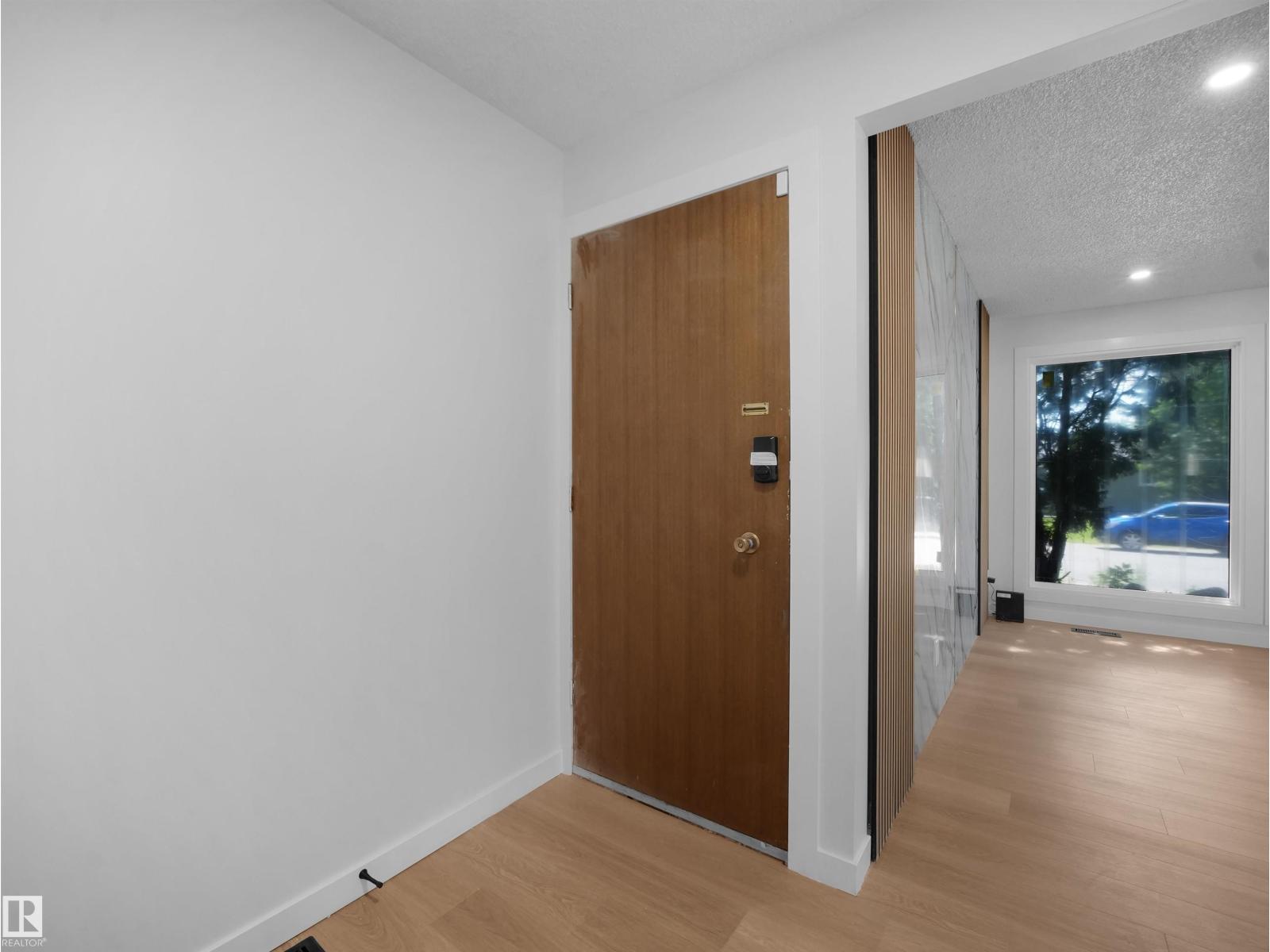 8804 19 AV NW