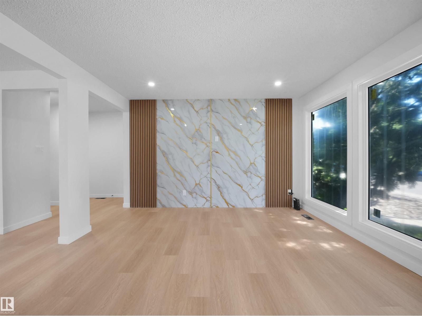 8804 19 AV NW