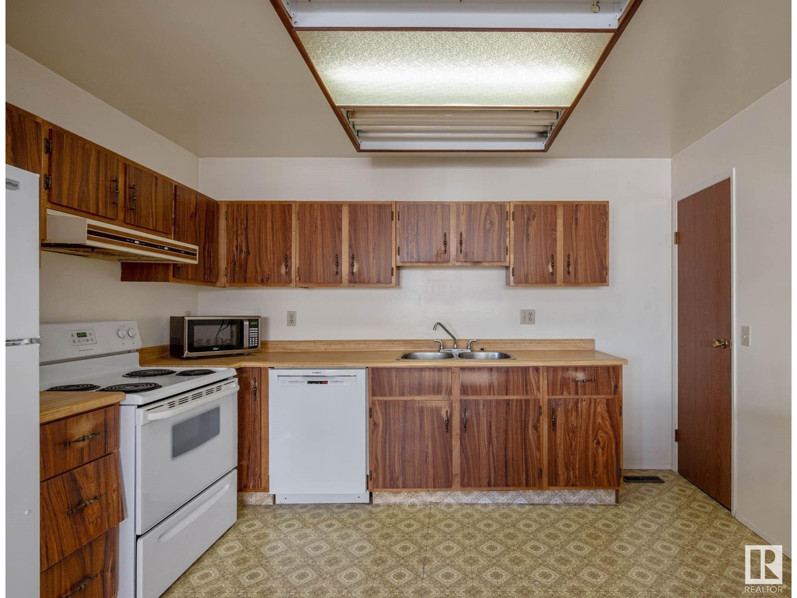 18409 96A AV NW