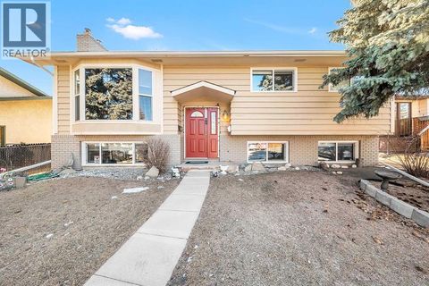 51 Bermondsey Place NW Calgary AB T3K1V6