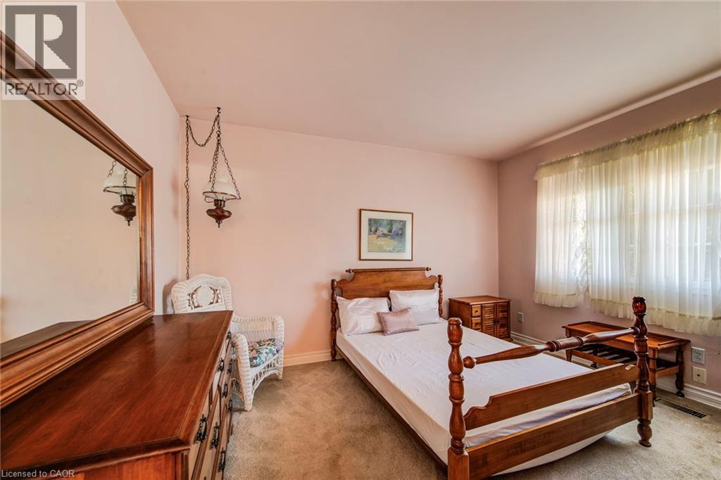 378 STEVENSON Street N