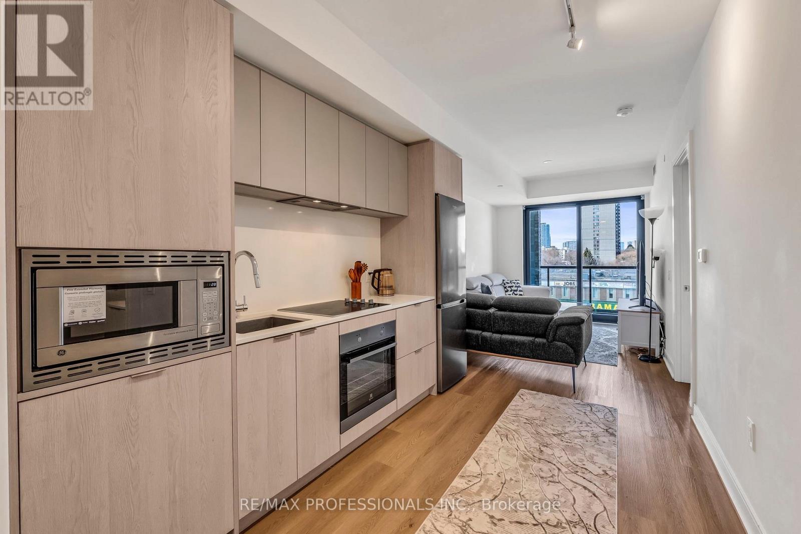 404 - 86 DUNDAS STREET E