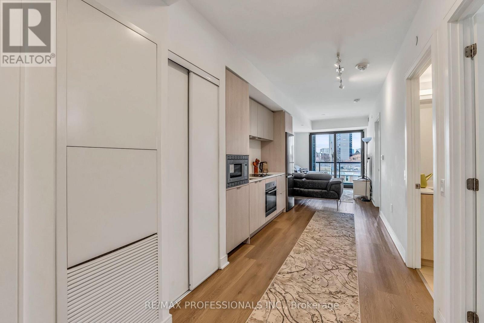 404 - 86 DUNDAS STREET E