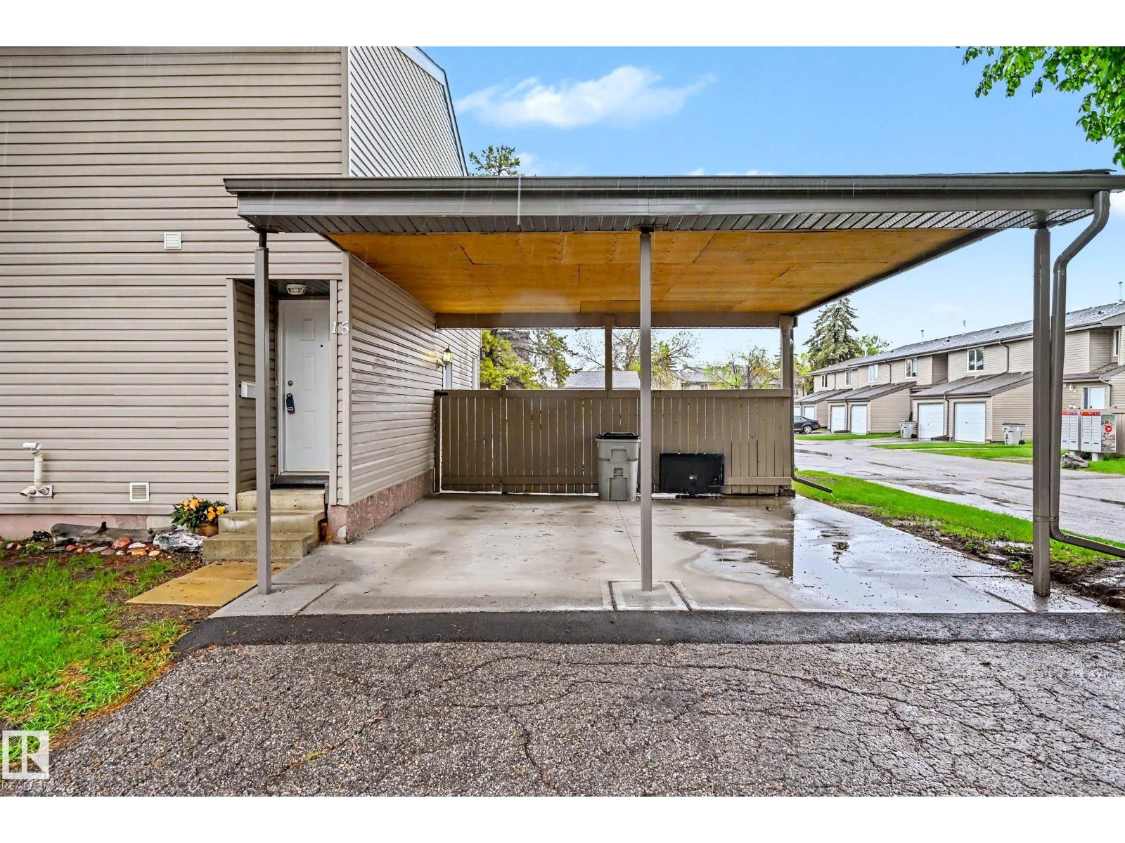 15 AKINSDALE GD