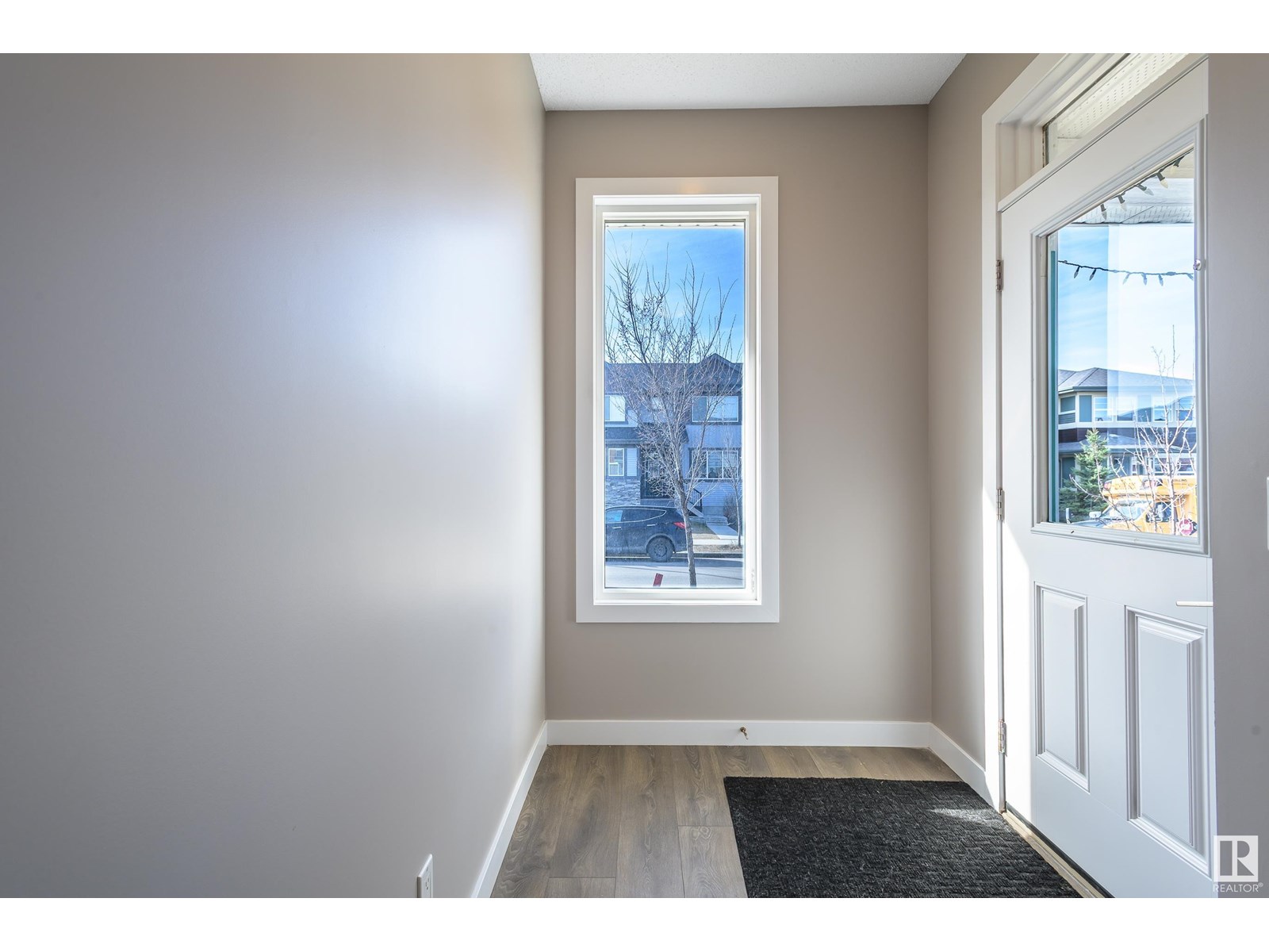391 Charlesworth DR SW