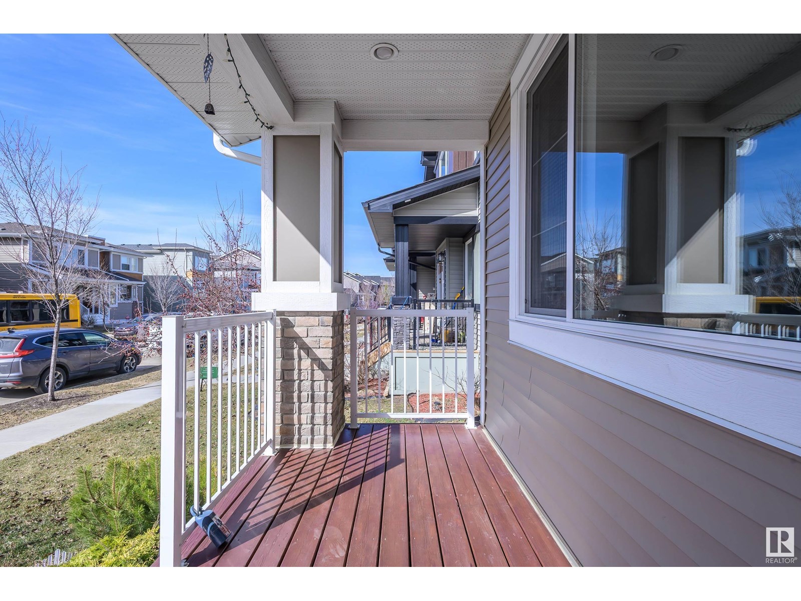 391 Charlesworth DR SW