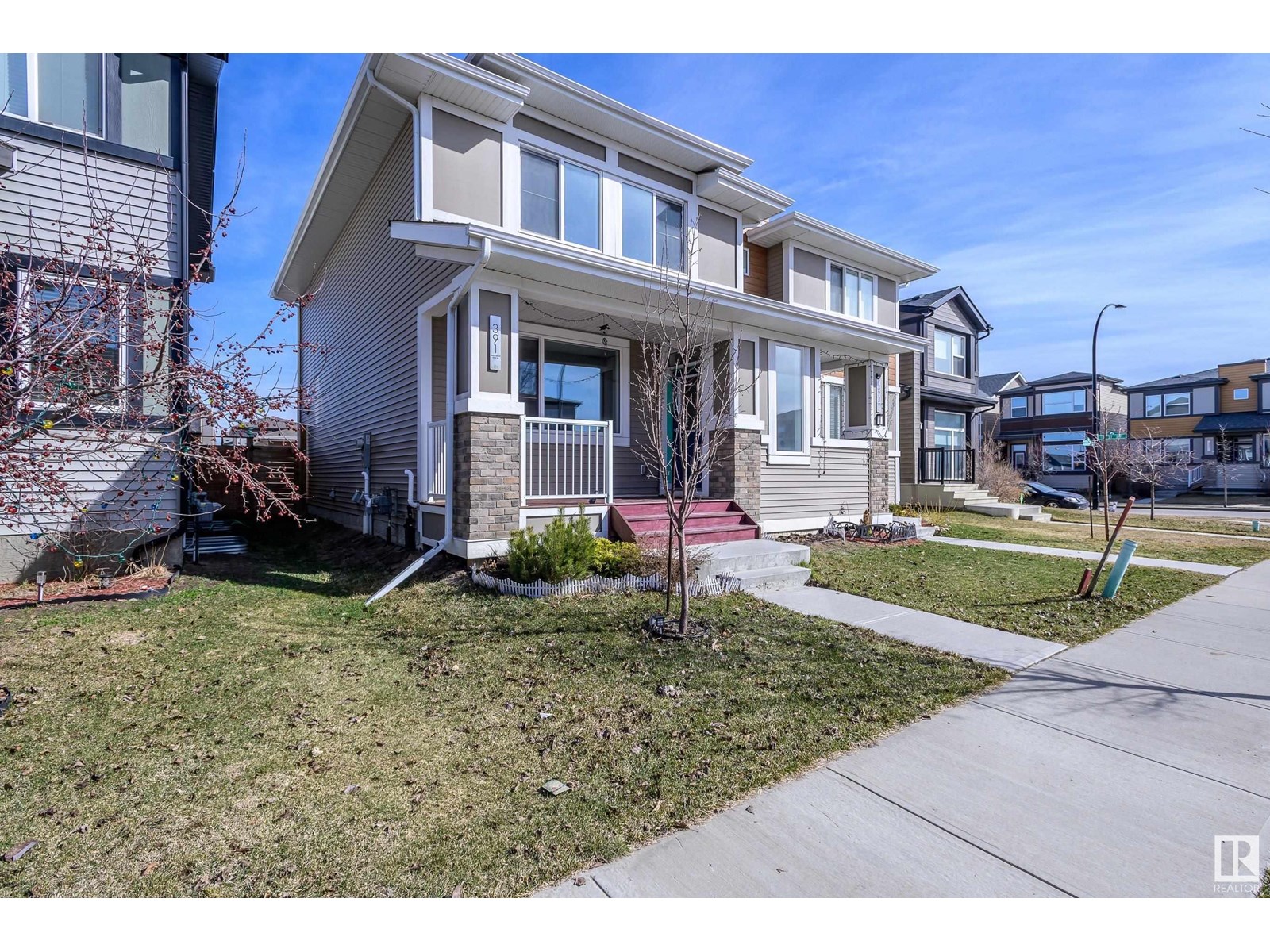 391 Charlesworth DR SW
