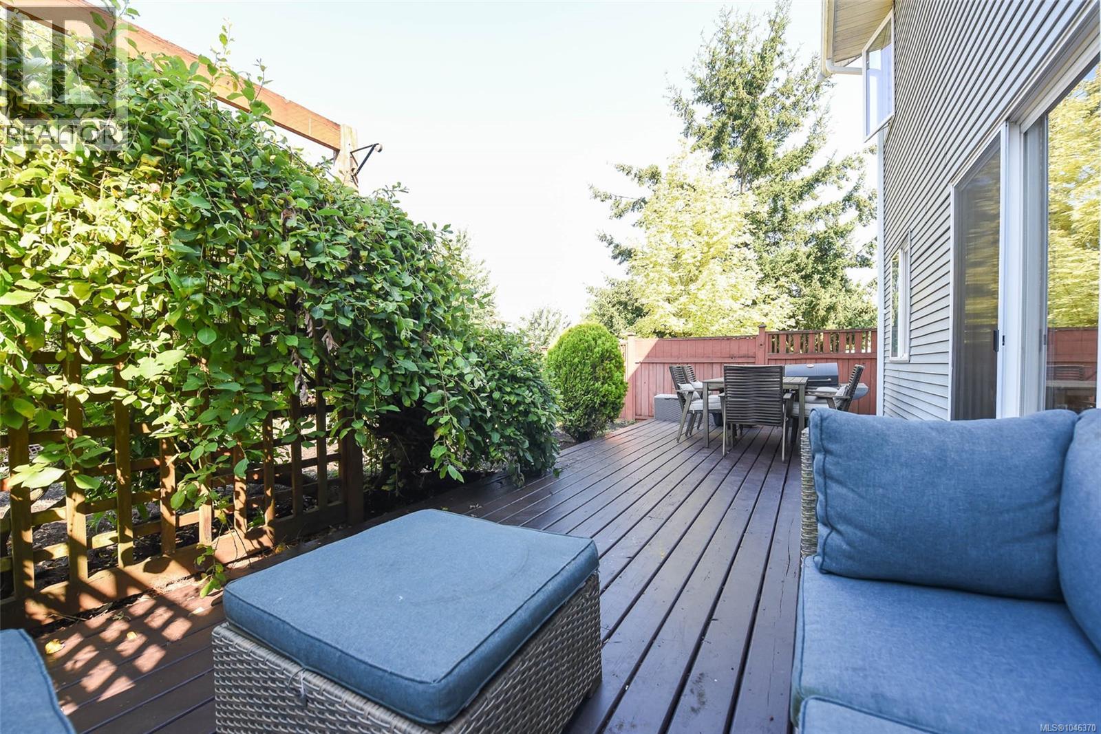 1272 Crown Pl