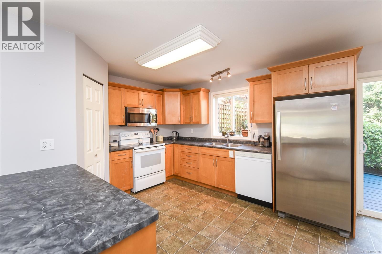 1272 Crown Pl