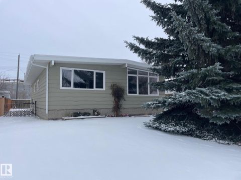 8407 52 ST NW Edmonton AB T6B1E8